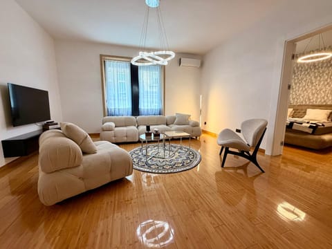 Communal lounge/ TV room, TV and multimedia, Living room, Seating area