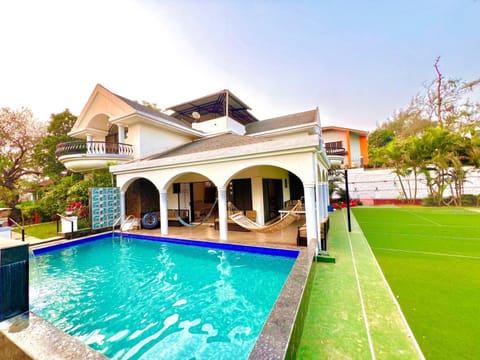 Property building, Garden, Pool view, Swimming pool