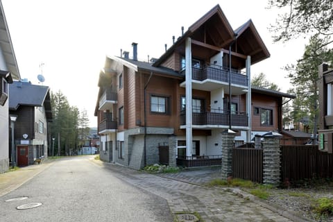 Property building, Day, Neighbourhood, Street view, Location