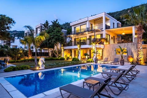 Property building, Garden, Garden view, Swimming pool, sunbed