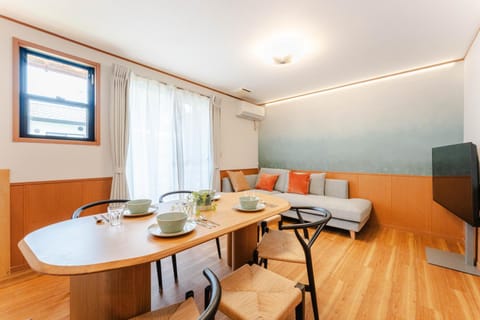Living room, Dining area