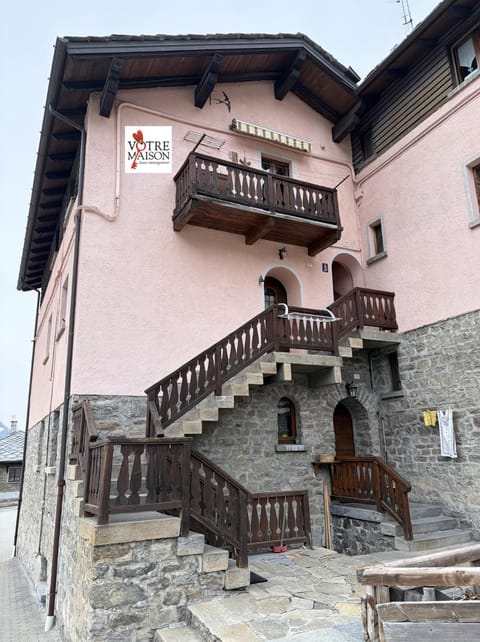 Property building, Facade/entrance, Balcony/Terrace