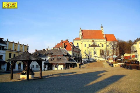Nearby landmark, Neighbourhood