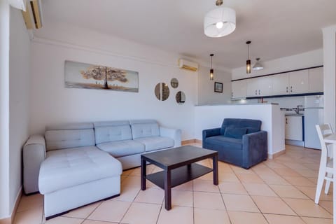 Kitchen or kitchenette, Living room, Seating area