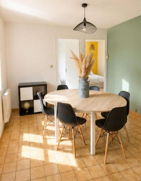 Dining area, Meals