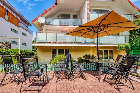 Property building, Patio, Balcony/Terrace
