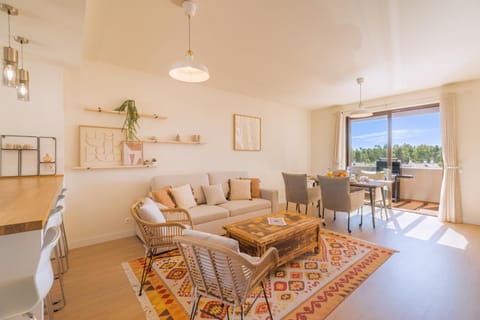Communal lounge/ TV room, View (from property/room), Living room, Garden view