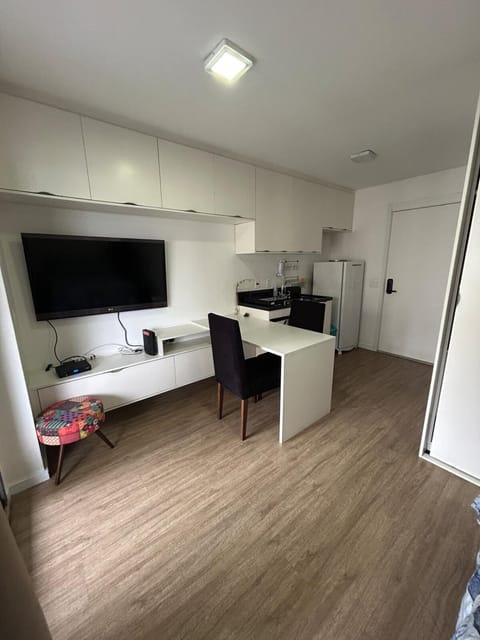 TV and multimedia, Kitchen or kitchenette, Dining area, oven, stove