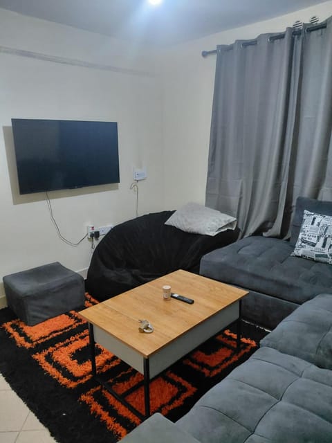 Communal lounge/ TV room, TV and multimedia, Living room, Seating area, Evening entertainment