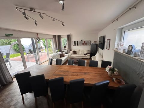 Living room, Seating area, Dining area