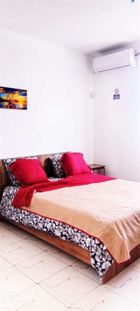 Bed, Photo of the whole room, Bedroom, air conditioner