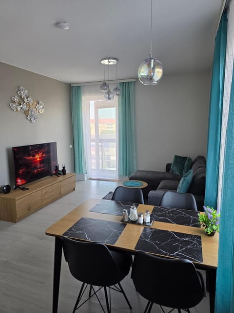 TV and multimedia, Living room, Dining area