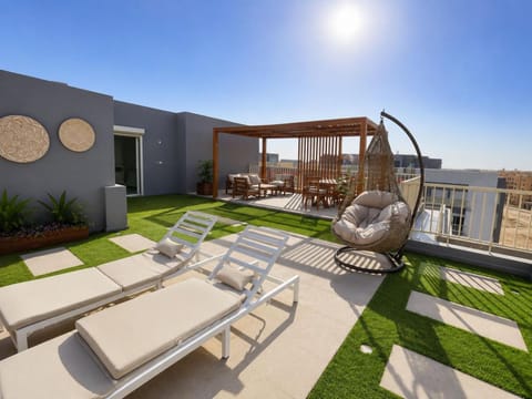 Patio, Spring, Day, Natural landscape, Garden, View (from property/room), Balcony/Terrace, Living room, Seating area, Pool view, sunbed
