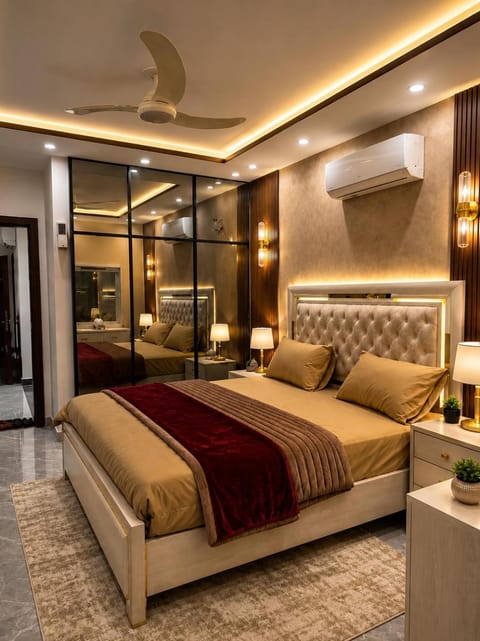 Bed, Living room, Photo of the whole room, Seating area, Bedroom