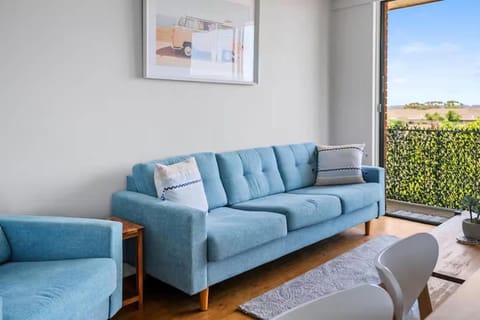 Day, View (from property/room), Balcony/Terrace, Living room, Seating area