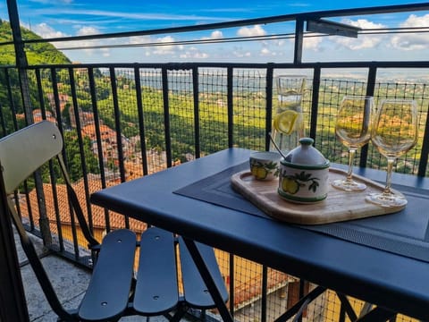Day, Natural landscape, View (from property/room), Balcony/Terrace, Dining area