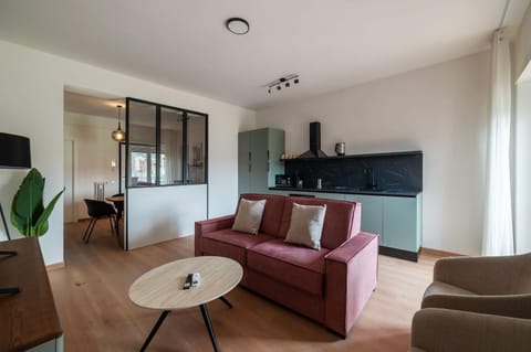 TV and multimedia, Kitchen or kitchenette, Living room, Seating area