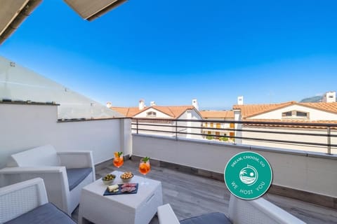 Day, Balcony/Terrace, Balcony/Terrace, Food