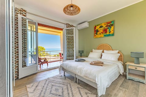 Bed, View (from property/room), Balcony/Terrace, Bedroom, Sea view