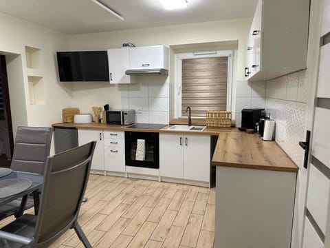 TV and multimedia, Coffee/tea facilities, Kitchen or kitchenette, stove