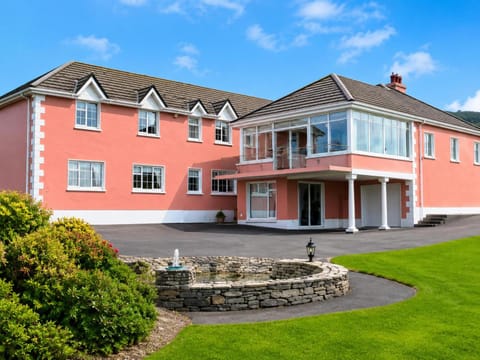 Property building, Day, Garden