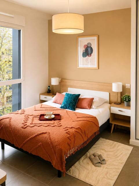 Bed, Photo of the whole room, Bedroom