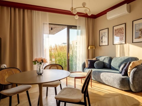 Garden, Balcony/Terrace, Living room, air conditioner