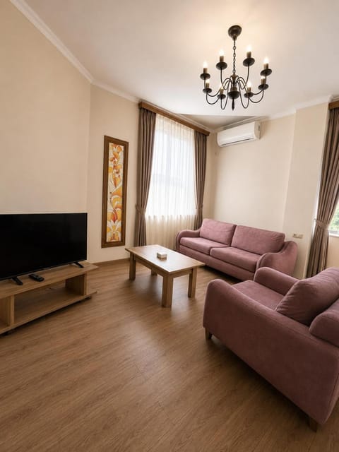 Communal lounge/ TV room, TV and multimedia, Living room, Seating area