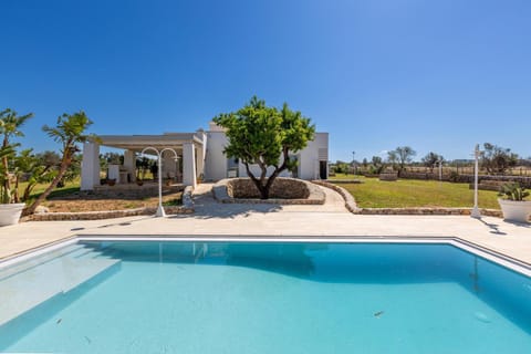 Property building, Garden, Swimming pool