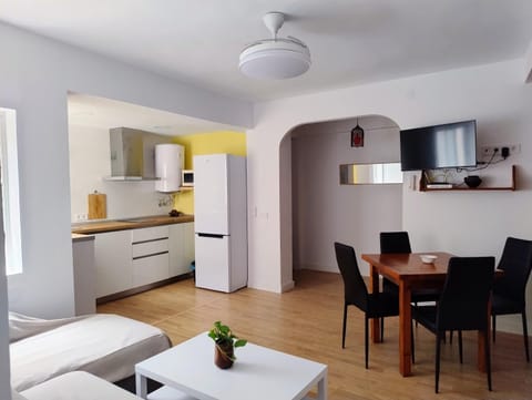 Kitchen or kitchenette, Living room
