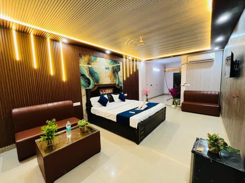 Bed, Living room, Photo of the whole room, Bedroom, air conditioner