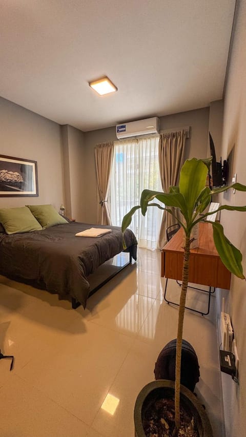 Bed, Photo of the whole room, Seating area, Bedroom