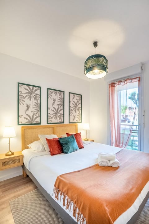 Nearby landmark, Bed, Night, Bedroom, furniture