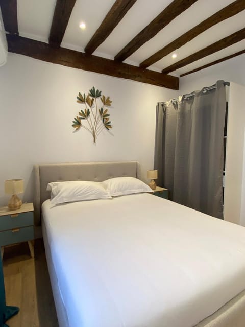 Bedroom, wardrobe