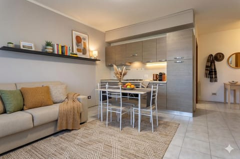 Kitchen or kitchenette, Living room, Food and drinks, Seating area, Dining area, oven, stove, toaster