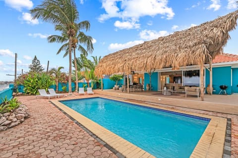 Swimming pool, sunbed
