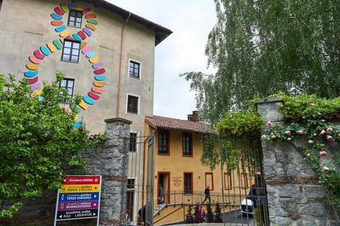 Property building, Day