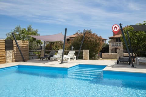 Day, Swimming pool, sunbed