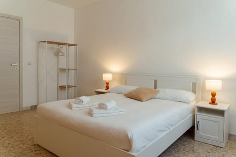 Bed, Photo of the whole room, Bedroom, towels, wardrobe