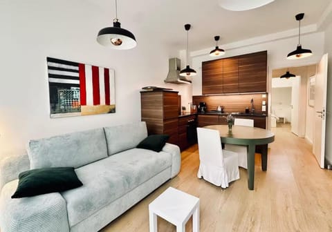 Kitchen or kitchenette, Living room, Seating area, Dining area