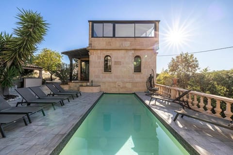 Property building, Patio, Day, Balcony/Terrace, Pool view, Swimming pool, sunbed