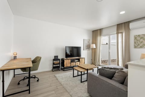 Communal lounge/ TV room, TV and multimedia, Living room, Seating area
