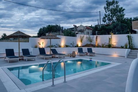 Swimming pool, sunbed