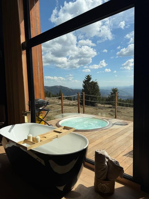 Day, Natural landscape, Hot Tub, Mountain view, Pool view, Swimming pool