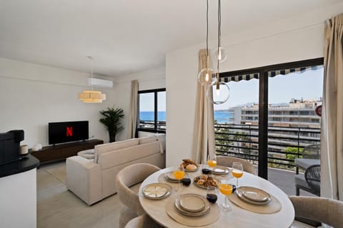 View (from property/room), Dining area, Sea view