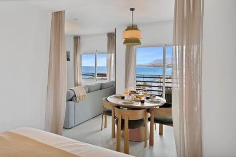 View (from property/room), Balcony/Terrace, Photo of the whole room, Sea view