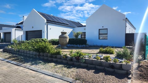 Property building, Day, Garden, Garden view