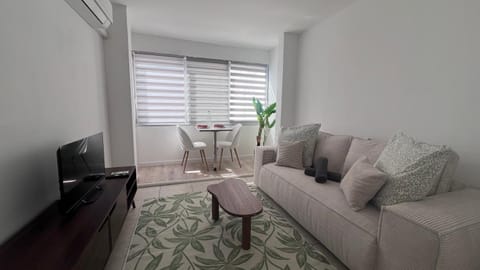 TV and multimedia, Living room, Photo of the whole room, Bedroom, air conditioner