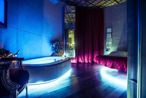 Hot Tub, Bathroom, Bedroom