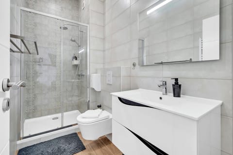 Shower, Bathroom, towels